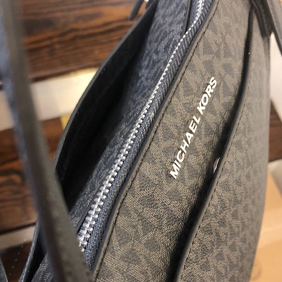 MICHAEL KORS Black Shoulder Strap Top Zipper Shoulder Bag Black Grey Monogram - Picture 12 of 17